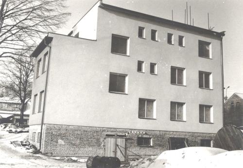 Přístavba obec. úřadu u&nbsp;zbrojnice (1988)